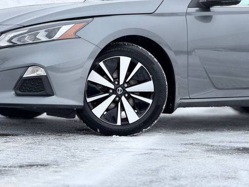 Used 2022 Nissan Altima 2.5 SV w/ SV Premium Package image 2
