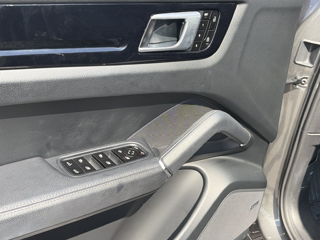 Used 2020 Porsche Cayenne AWD/4WD image 15