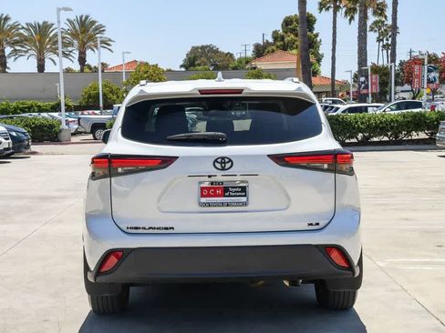 Used 2024 Toyota Highlander XLE FWD image 8