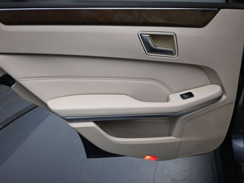 Used 2016 Mercedes-Benz E 350 Sedan image 22