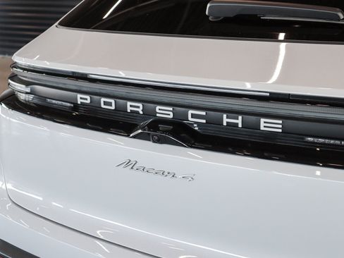 Certified 2025 Porsche Macan 4 Electric AWD/4WD image 26