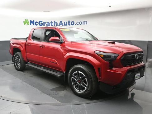 Used 2025 Toyota Tacoma TRD Sport AWD/4WD image 2