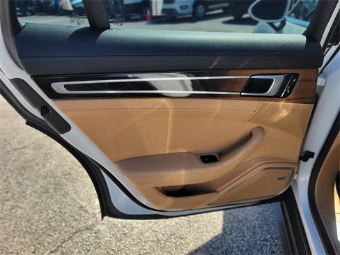 Used 2018 Porsche Panamera 4S image 14