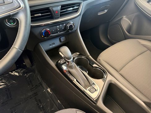 Used 2025 Buick Encore GX Preferred FWD image 40