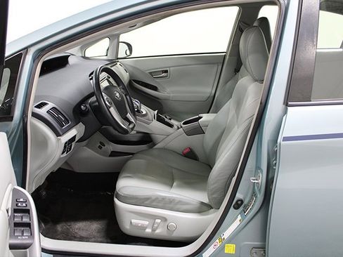 Used 2013 Toyota Prius Five image 10