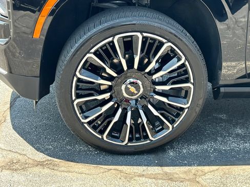 Certified 2025 Chevrolet Tahoe High Country AWD/4WD image 13