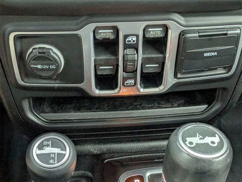 Used 2018 Jeep Wrangler Unlimited Sahara w/ Cold Weather Group image 22