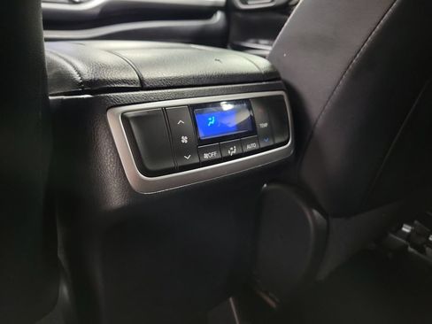 Used 2019 Toyota Highlander SE AWD/4WD image 30