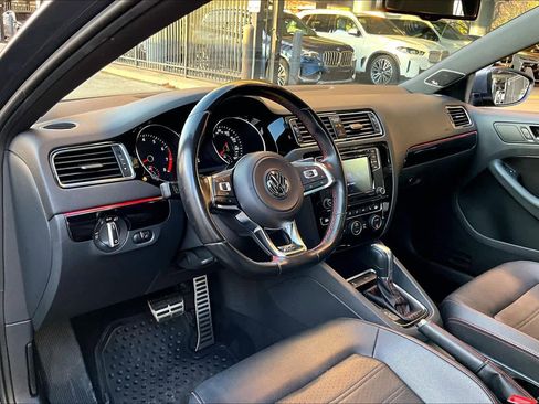Used 2016 Volkswagen Jetta GLI SE image 17
