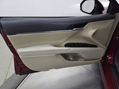 Used 2019 Toyota Camry LE image 13