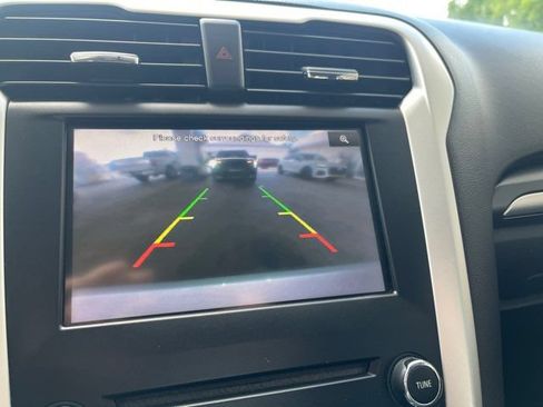 Used 2013 Ford Fusion SE FWD image 10