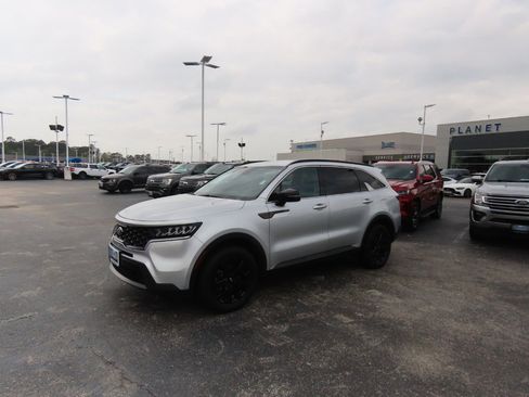 Used 2021 Kia Sorento S image 2