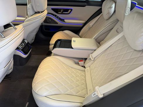 Used 2022 Mercedes-Benz S 580 4MATIC Sedan w/ AMG Line Package image 26