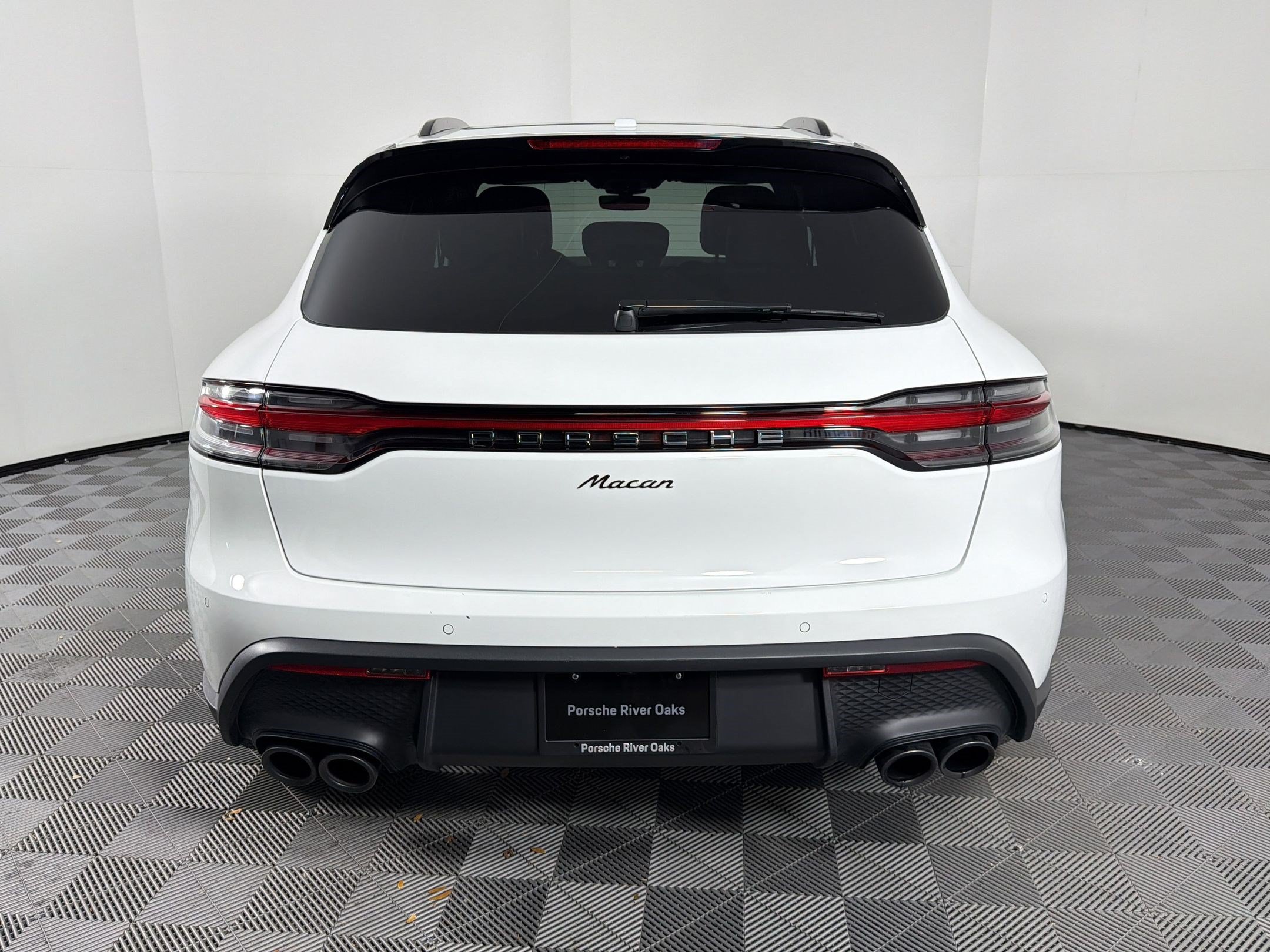 Certified 2026 Porsche Macan AWD/4WD image 10