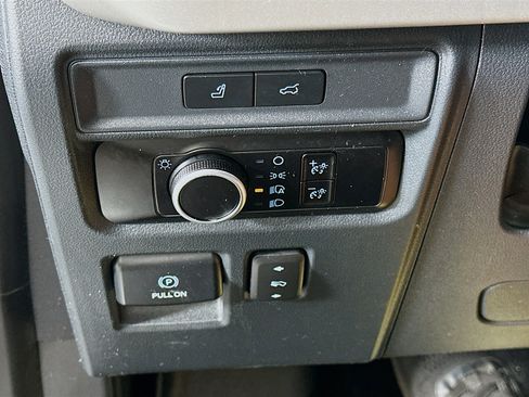 Used 2023 Ford Expedition Max XLT image 16