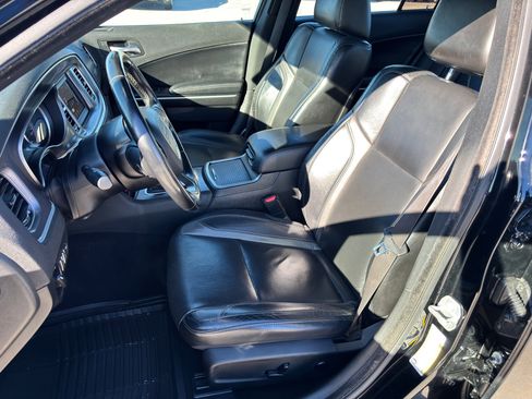 Used 2020 Dodge Charger SXT w/ Leather Interior Group image 17