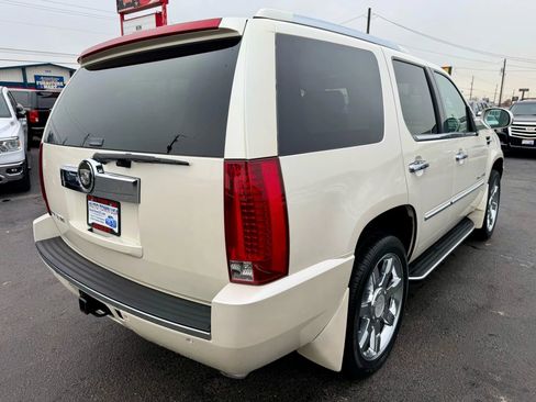Used 2007 Cadillac Escalade Luxury w/ Information Package image 6
