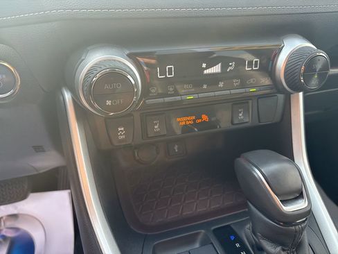 Used 2021 Toyota RAV4 Limited image 27