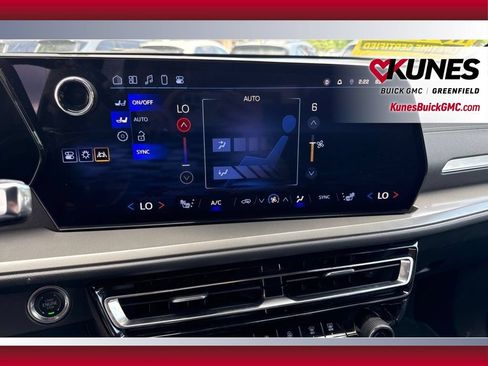 Used 2024 Chevrolet Traverse LT AWD/4WD image 19