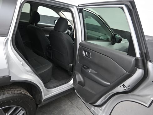 Used 2024 Nissan Rogue S image 12