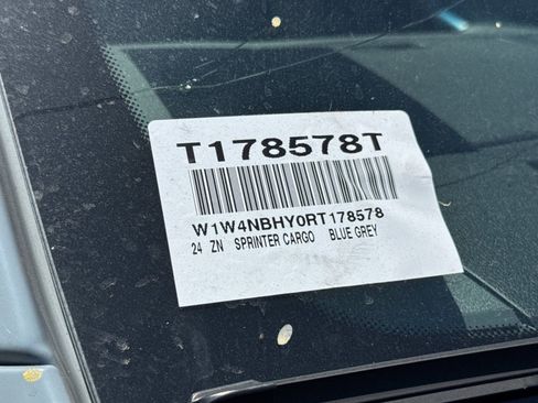 Used 2024 Mercedes-Benz Sprinter 2500 image 2