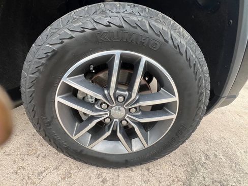 Used 2017 Jeep Grand Cherokee Limited AWD/4WD image 10