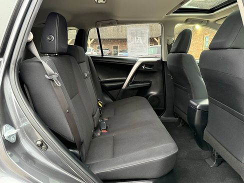 Used 2018 Toyota RAV4 XLE image 19