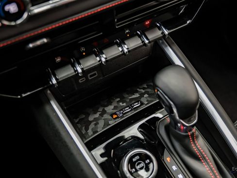 Used 2024 Chevrolet Colorado Z71 w/ Z71 Convenience Package 2 image 55