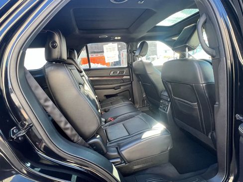 Used 2018 Ford Explorer Platinum image 31