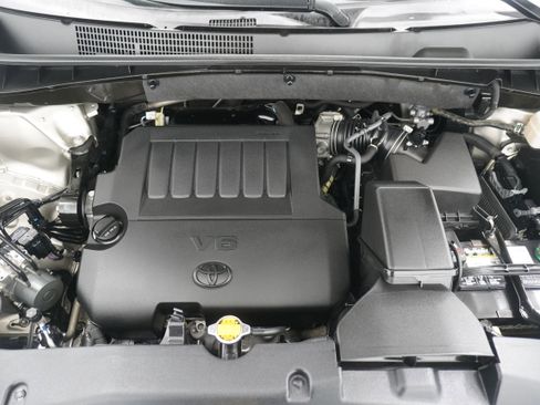 Used 2014 Toyota Highlander XLE FWD image 34