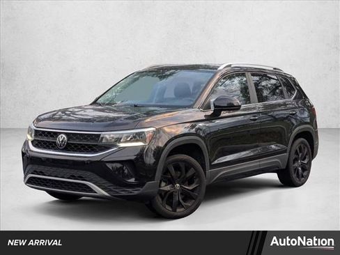 Used 2022 Volkswagen Taos SE image 1