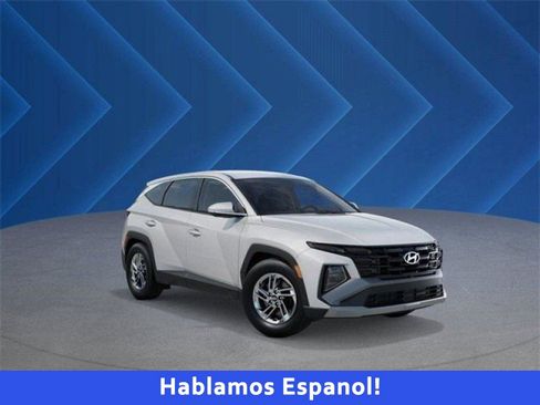 Certified 2025 Hyundai Tucson SE image 2