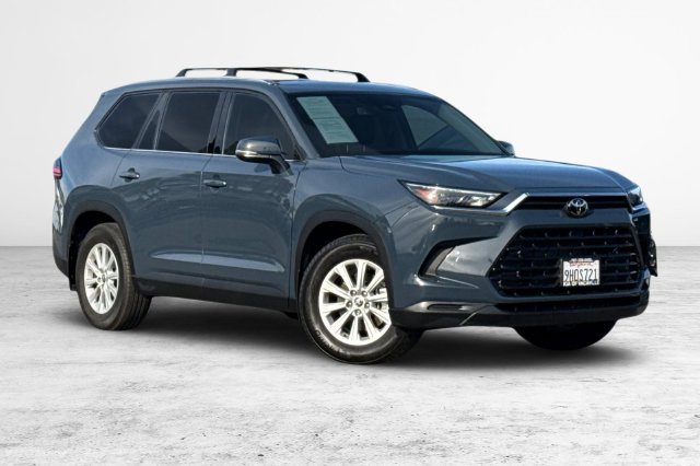 Used 2024 Toyota Grand Highlander AWD image 2