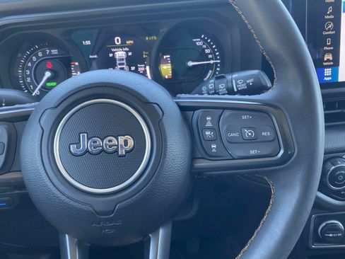 Used 2024 Jeep Wrangler Unlimited w/ Convenience Group AWD/4WD image 42