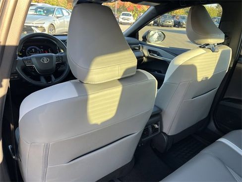 Used 2025 Toyota Camry SE image 29