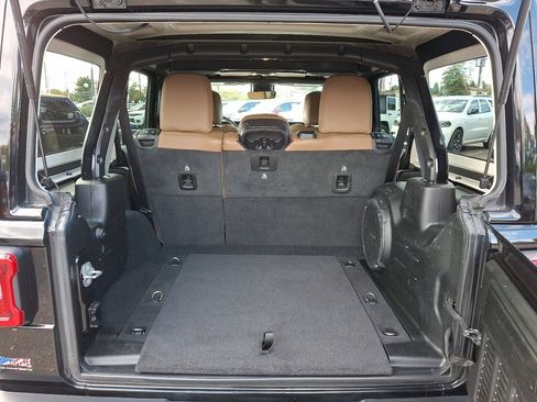 Certified 2021 Jeep Wrangler Unlimited Sahara AWD/4WD image 18