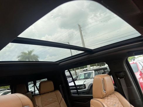 Used 2022 Cadillac Escalade ESV Sport w/ Touring Package AWD/4WD image 16