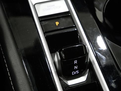 Used 2026 Volkswagen Atlas Cross Sport SE FWD image 21