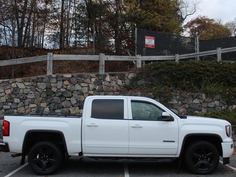 Used 2017 GMC Sierra 1500 SLE w/ SLE Value Package image 5