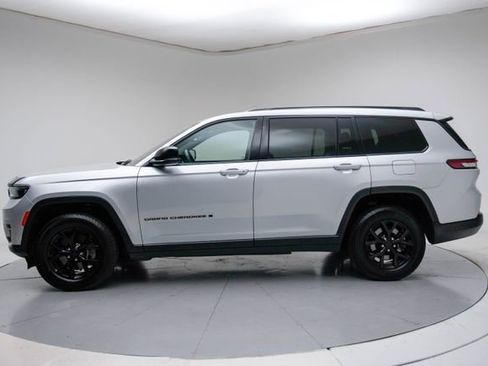 Used 2024 Jeep Grand Cherokee L Laredo AWD/4WD image 3