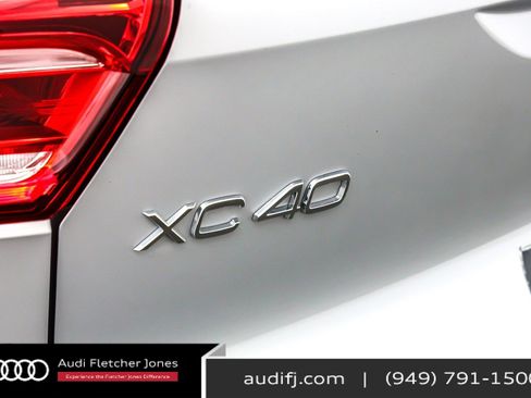 Used 2024 Volvo XC40 Recharge Ultimate image 9