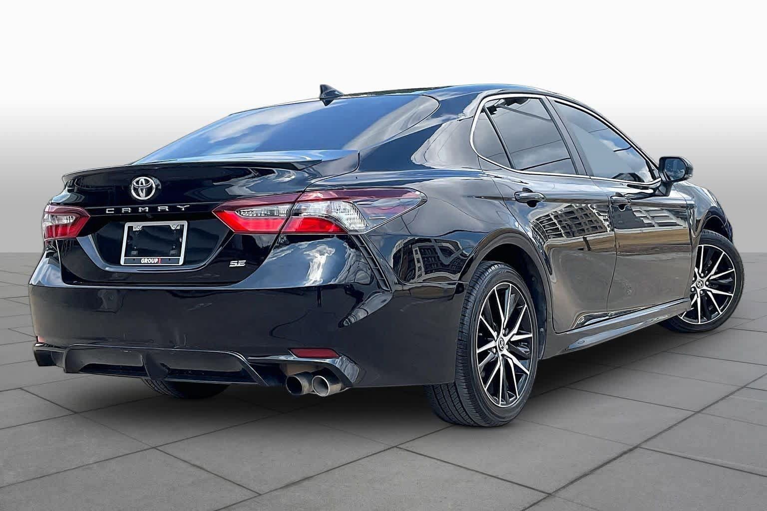 Used 2022 Toyota Camry SE FWD image 13