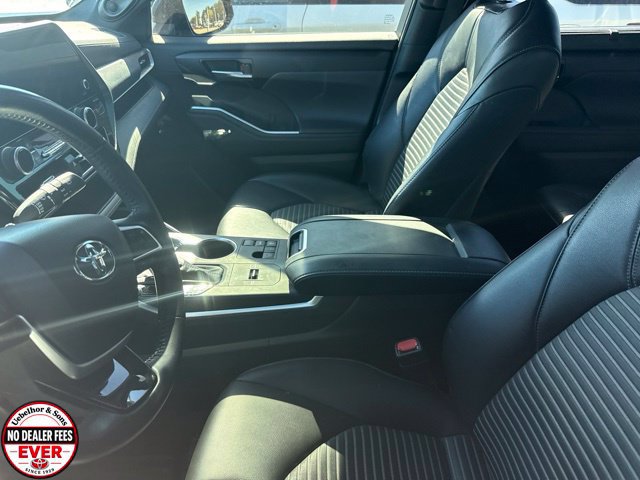 Used 2023 Toyota Highlander XSE FWD image 4