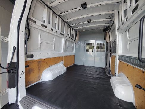 Used 2019 Nissan NV 3500 SV w/ Navigation Package RWD image 9
