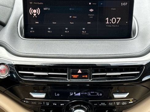 Used 2023 Acura MDX SH-AWD image 12
