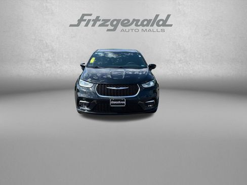 Used 2025 Chrysler Pacifica Select FWD image 2