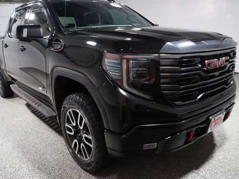 Used 2023 GMC Sierra 1500 AT4 w/ Technology Package AWD/4WD image 5