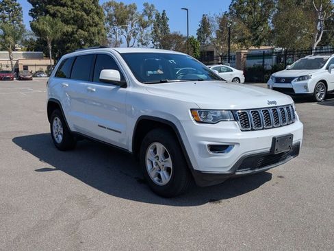 Used 2017 Jeep Grand Cherokee Laredo w/ Quick Order Package 2BE image 3