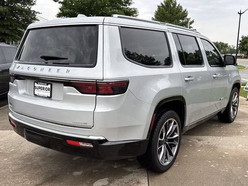 Used 2023 Jeep Wagoneer Series III w/ Premium Group I AWD/4WD image 3