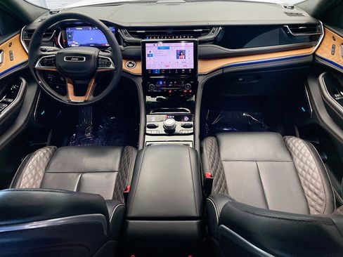 Used 2023 Jeep Grand Cherokee Summit image 16